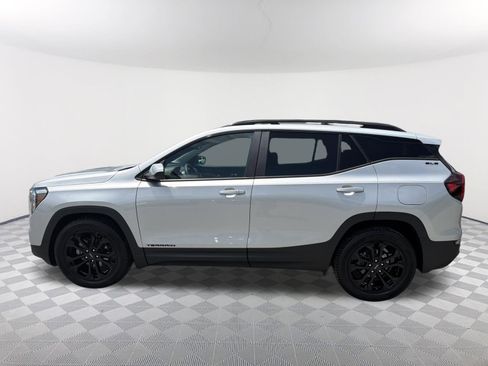 Used 2022 GMC Terrain SLE w/ Driver Convenience Package FWD image 9