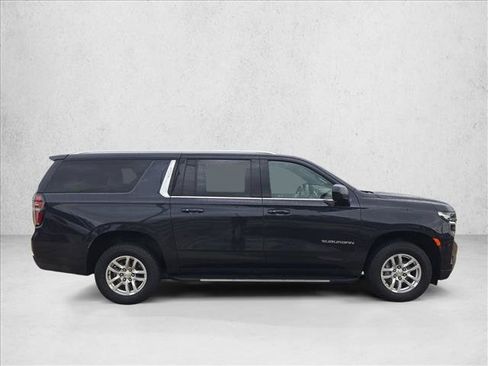 Used 2024 Chevrolet Suburban LT RWD image 4