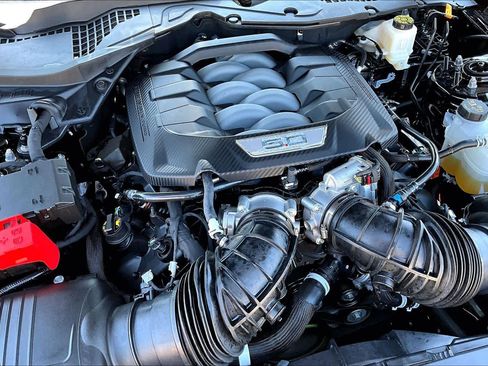 Used 2025 Ford Mustang GT Premium RWD image 38