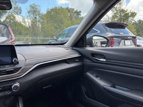 Used 2025 Nissan Altima 2.5 SV FWD image 34