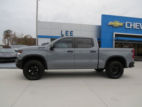 Used 2024 Chevrolet Silverado 1500 ZR2 w/ Technology Package image 2