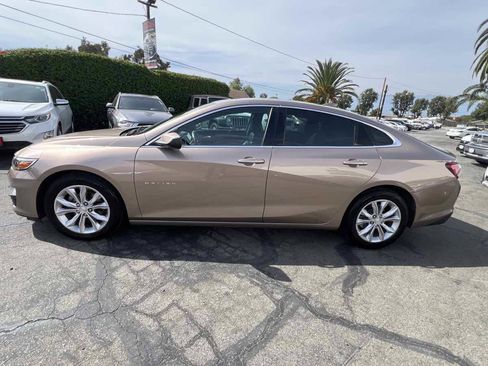 Used 2019 Chevrolet Malibu LT w/ Leather Package FWD image 3