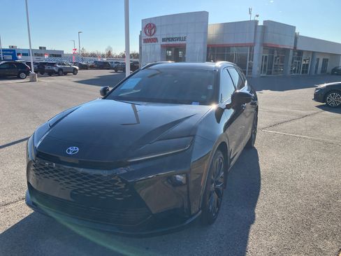 Used 2025 Toyota Crown Signia Limited image 3