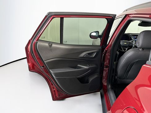 Used 2025 Chevrolet Trax LT w/ LT Convenience Package image 23