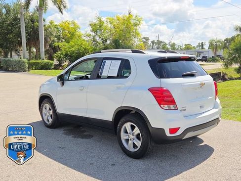 Certified 2022 Chevrolet Trax LT w/ LT Convenience Package FWD image 3