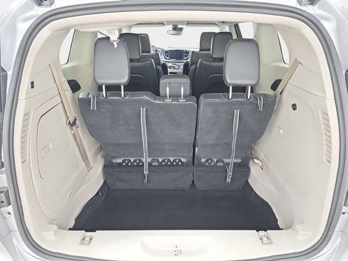Used 2024 Chrysler Pacifica Limited FWD image 34
