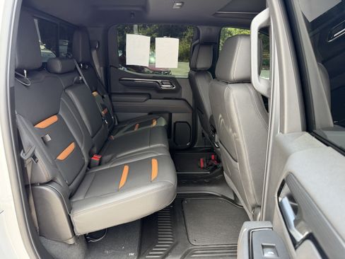 Used 2025 GMC Sierra 1500 AT4 w/ AT4 Premium Package AWD/4WD image 9