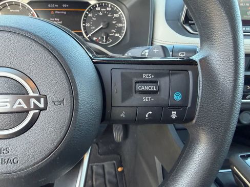 Used 2023 Nissan Rogue SV FWD image 17