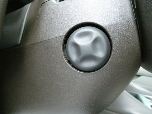 Used 2021 Chevrolet Suburban Z71 w/ Z71 Signature Package image 31