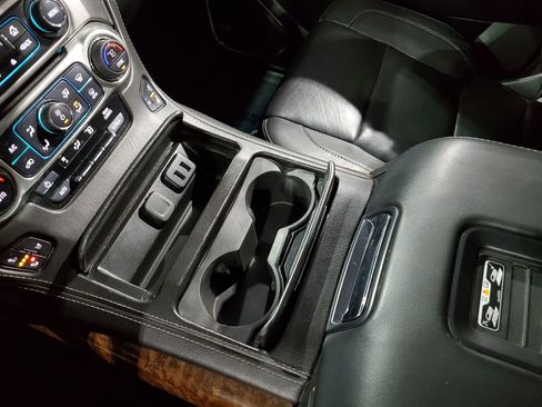 Used 2020 Chevrolet Suburban Premier image 35