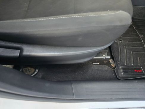 Used 2020 Nissan Kicks S image 21