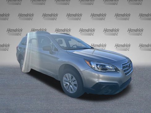 Used 2017 Subaru Outback 2.5i image 2