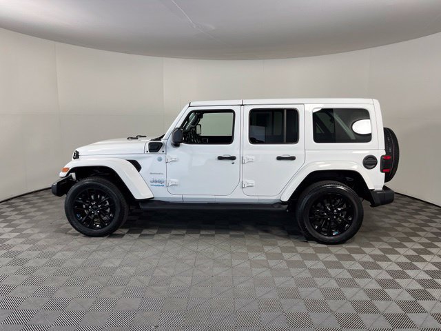 Used 2022 Jeep Wrangler Unlimited Sahara w/ Cold Weather Group AWD/4WD image 4