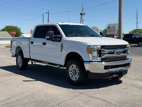 Used 2017 Ford F250 XLT AWD/4WD image 3
