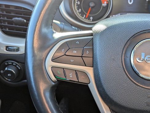 Used 2018 Jeep Cherokee Limited image 27