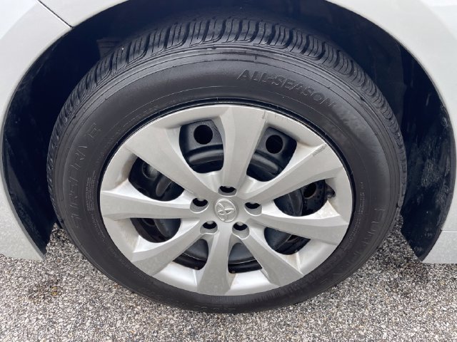 Used 2025 Toyota Corolla LE FWD image 32