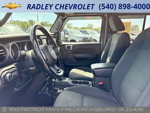 Used 2021 Jeep Gladiator Sport AWD/4WD image 3