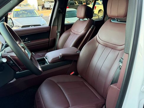 Used 2025 Land Rover Range Rover SE AWD/4WD image 10