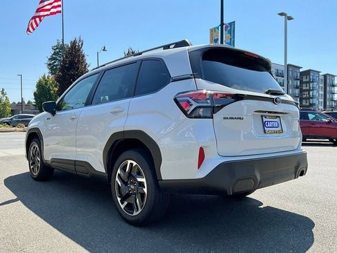 Used 2025 Subaru Forester Premium image 5