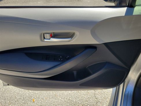 Used 2021 Toyota Corolla LE image 13