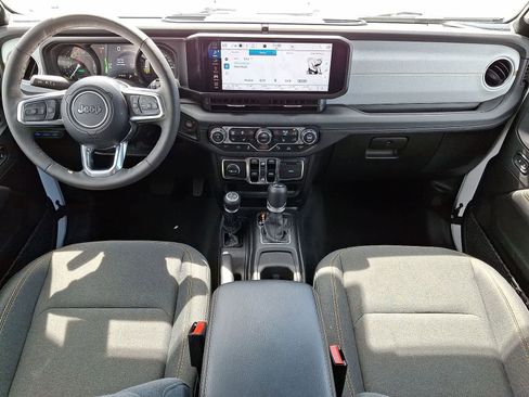 Used 2025 Jeep Wrangler Unlimited Sahara w/ Safety Group AWD/4WD image 11