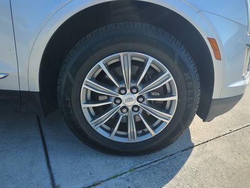 Used 2017 Cadillac XT5 Luxury w/ LPO, Wheel Lock Package FWD image 29