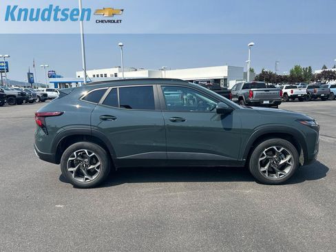 Used 2025 Chevrolet Trax LT w/ Driver Confidence Package FWD image 5