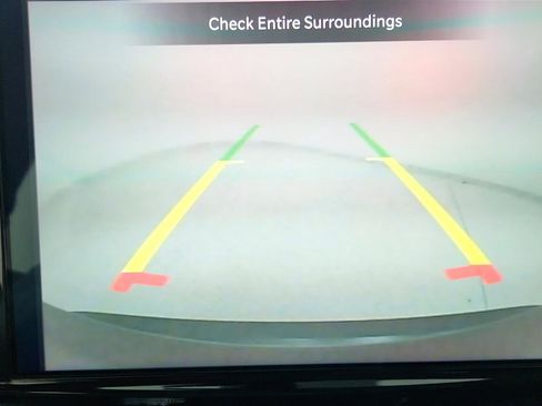 Used 2024 Chrysler Pacifica Touring-L image 16