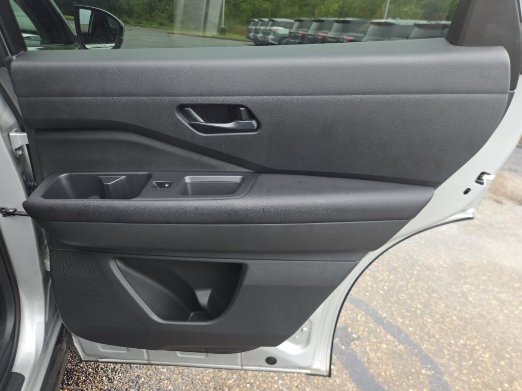 Used 2024 Nissan Pathfinder SV AWD/4WD image 20
