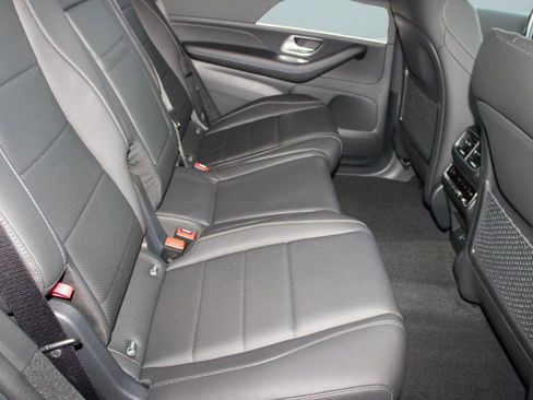 Used 2025 Mercedes-Benz GLS 450 4MATIC image 35