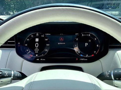 Used 2025 Land Rover Range Rover Long Wheelbase SE image 26