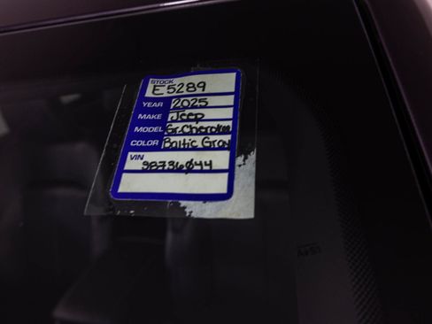 New 2025 Jeep Grand Cherokee Limited image 38