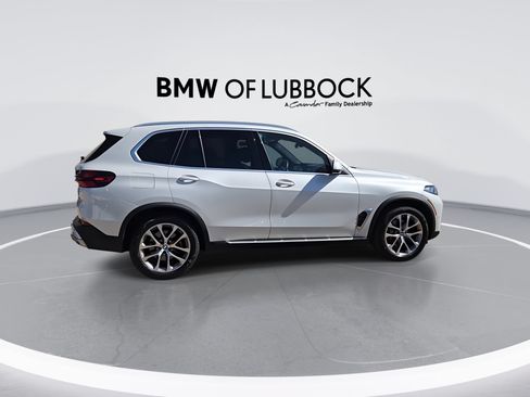 Used 2025 BMW X5 xDrive40i w/ Climate Comfort Package AWD/4WD image 9