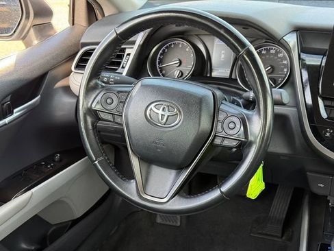 Used 2024 Toyota Camry SE FWD image 17