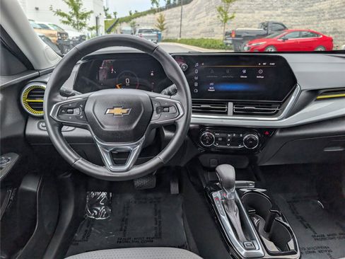 Used 2024 Chevrolet Trax LT w/ Driver Confidence Package FWD image 16