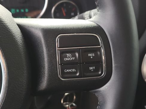 Used 2017 Jeep Wrangler Unlimited Sahara w/ Connectivity Group AWD/4WD image 30