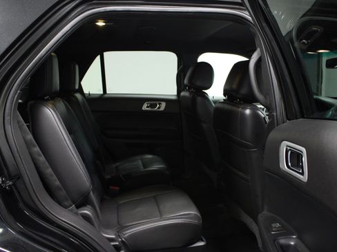 Used 2015 Ford Explorer XLT w/ Equipment Group 202B image 16