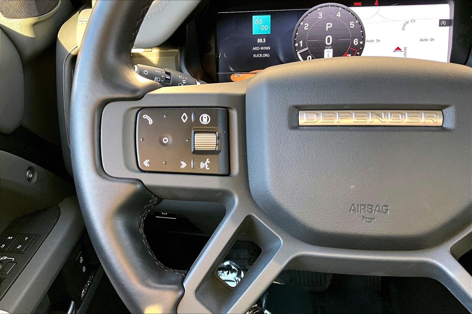Used 2026 Land Rover Defender 110 X-Dynamic SE AWD/4WD image 18