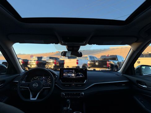 Used 2024 Nissan Altima 2.5 SV w/ SV Premium Package image 19