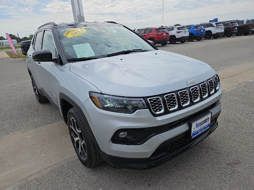 Used 2025 Jeep Compass Limited AWD/4WD image 11