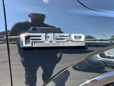 Used 2018 Ford F150 Lariat w/ Equipment Group 502A Luxury AWD/4WD image 9