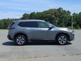 Used 2021 Nissan Rogue SV image 3