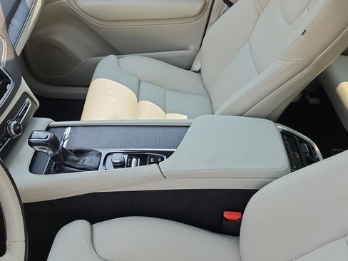 Used 2020 Volvo XC90 T6 Momentum AWD/4WD image 26