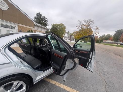 Used 2009 Mercedes-Benz C 300 4MATIC Sedan image 9