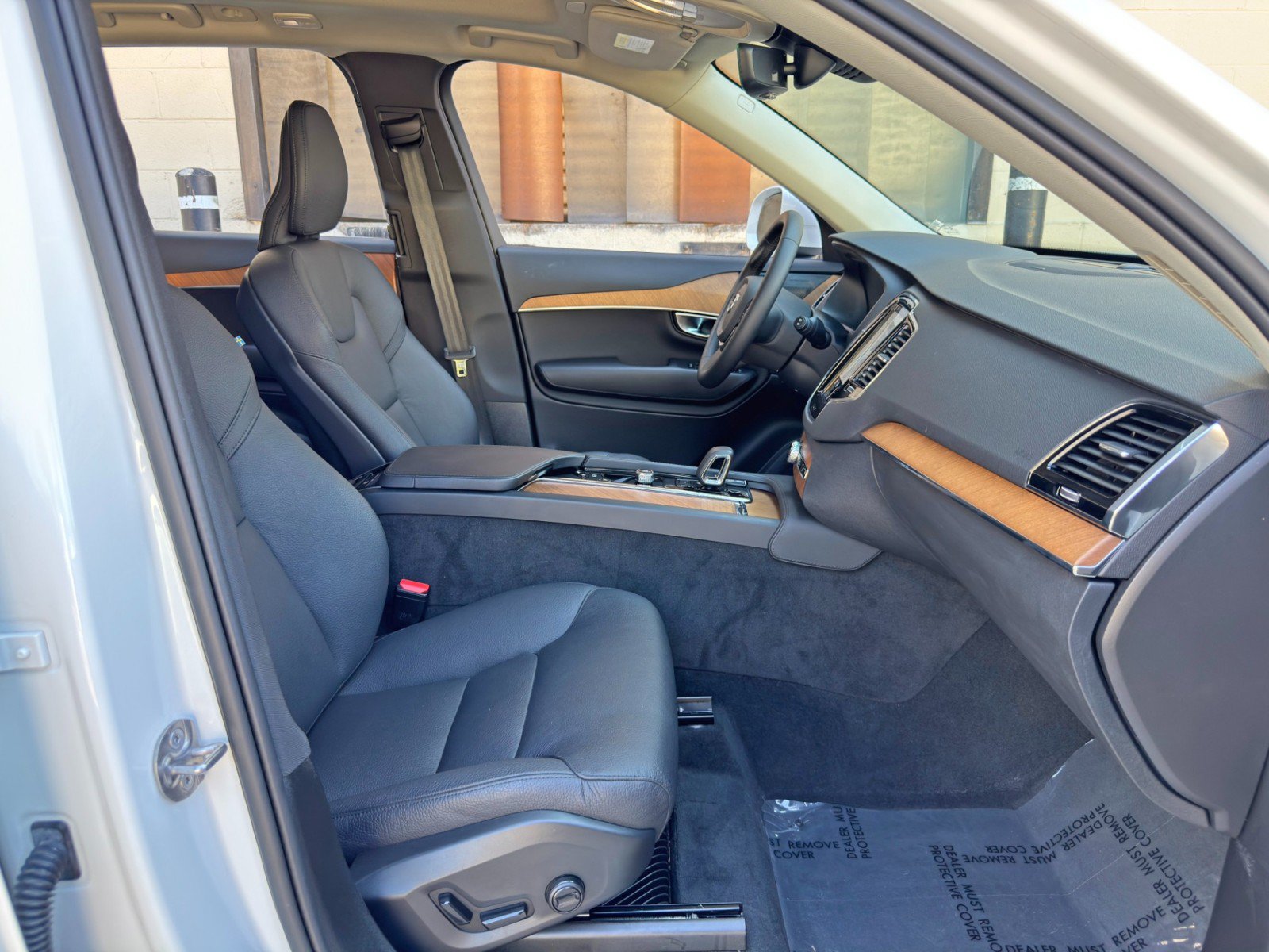 Used 2024 Volvo XC90 T8 Plus w/ Protection Package Premier AWD/4WD image 16
