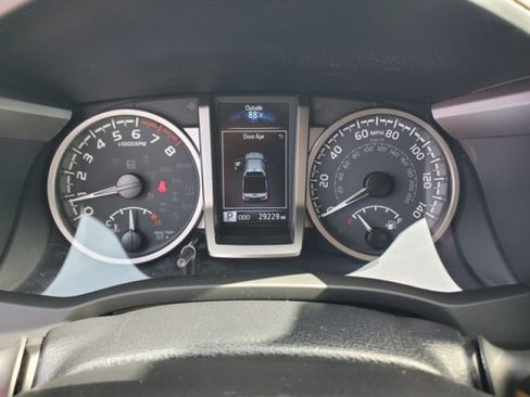 Used 2022 Toyota Tacoma SR5 w/ Technology Package RWD image 19