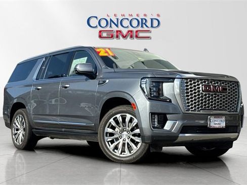 Used 2021 GMC Yukon XL Denali w/ Denali Premium Package image 2