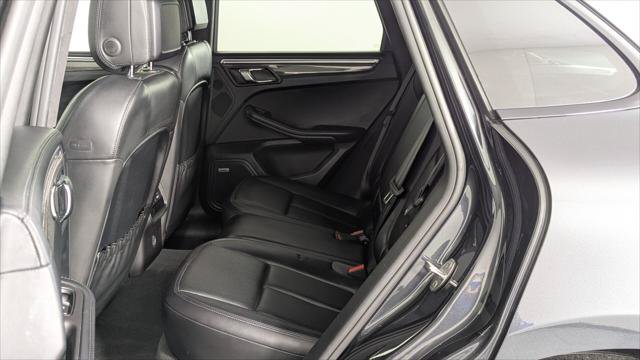 Used 2017 Porsche Macan Turbo AWD/4WD image 13