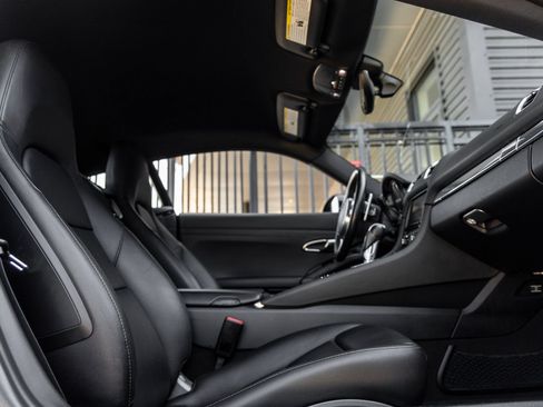 Certified 2016 Porsche Cayman RWD image 29