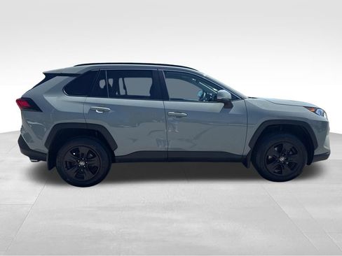 Used 2021 Toyota RAV4 XLE AWD/4WD image 4